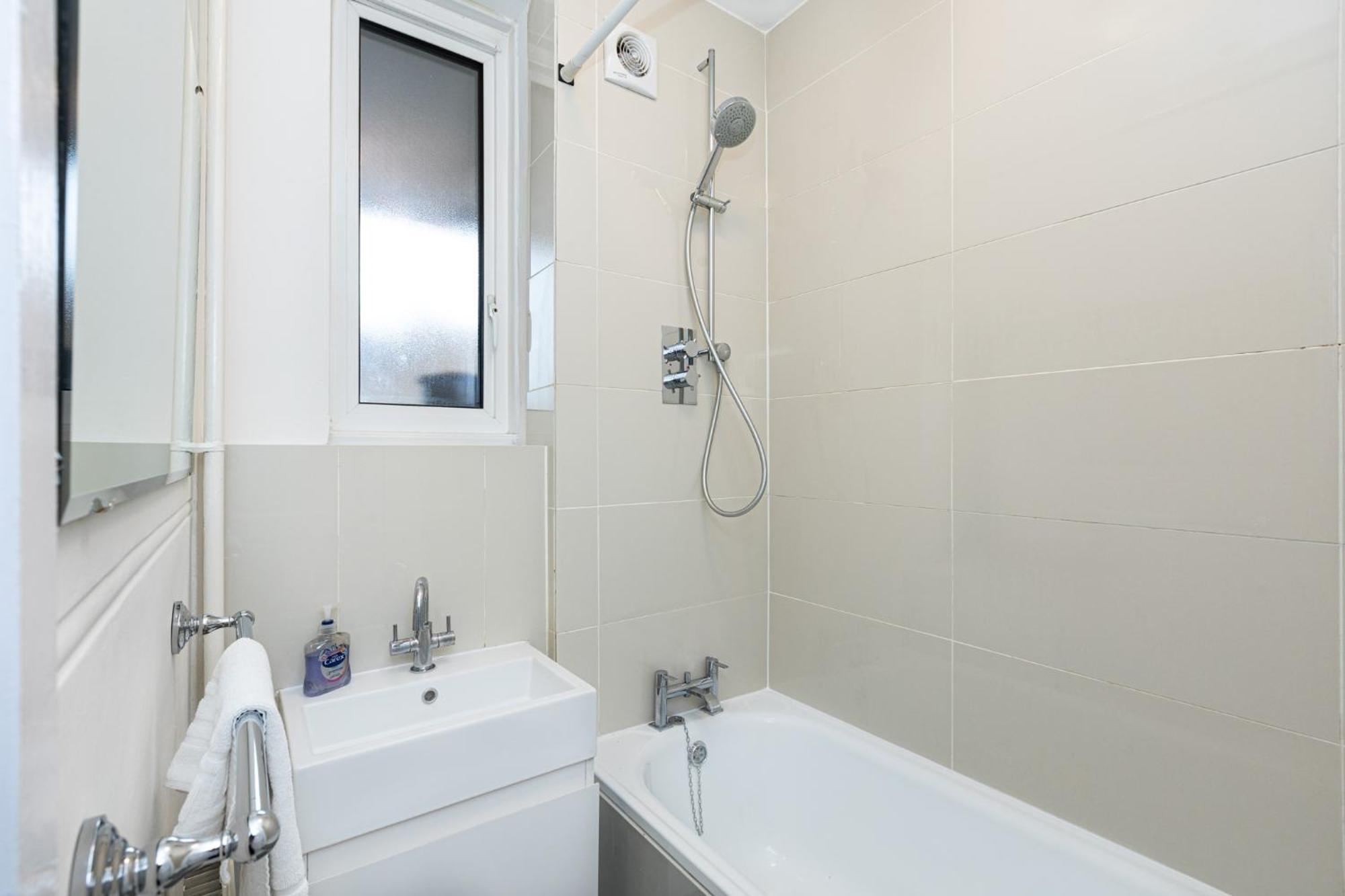 Bright Modern 1 Bedroom Flat, 5 Min To Vauxhall St London Bagian luar foto